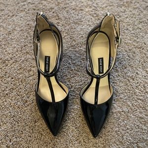 Nine West Black Patent T-Strap Heels sz7